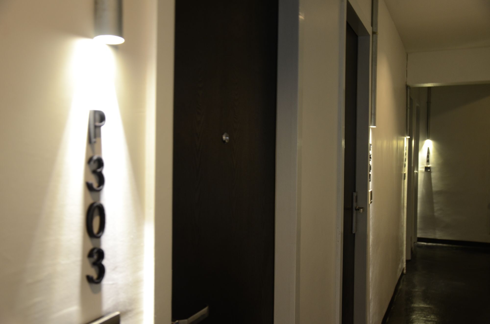 3 Howw Hostel At Sukhumvit 21 Бангкок Экстерьер фото
