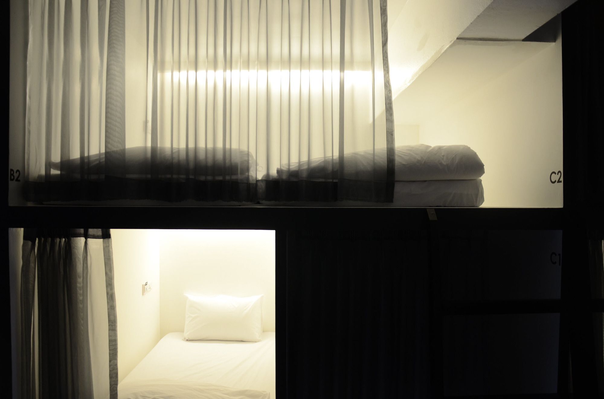 3 Howw Hostel At Sukhumvit 21 Бангкок Экстерьер фото