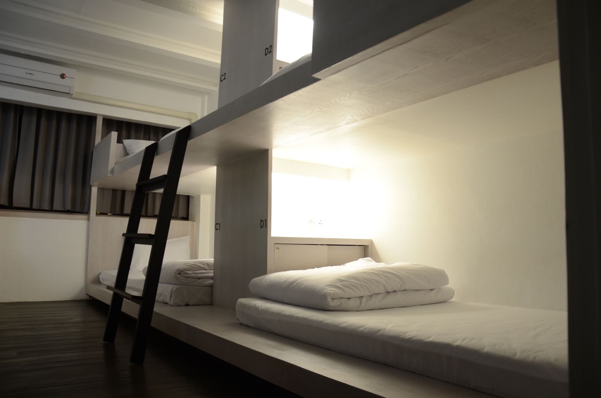 3 Howw Hostel At Sukhumvit 21 Бангкок Экстерьер фото