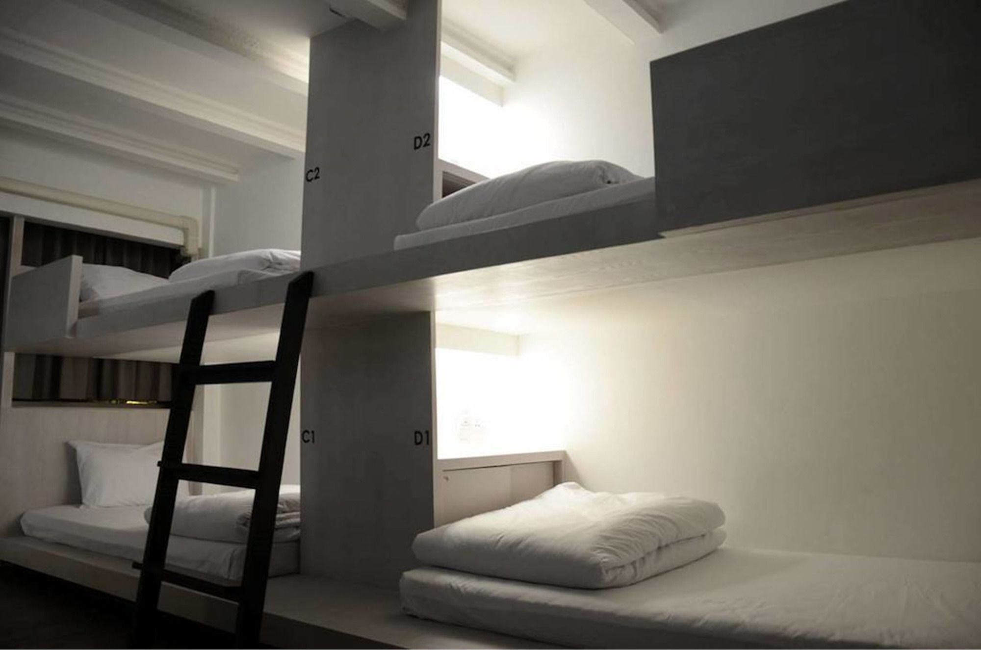 3 Howw Hostel At Sukhumvit 21 Бангкок Экстерьер фото